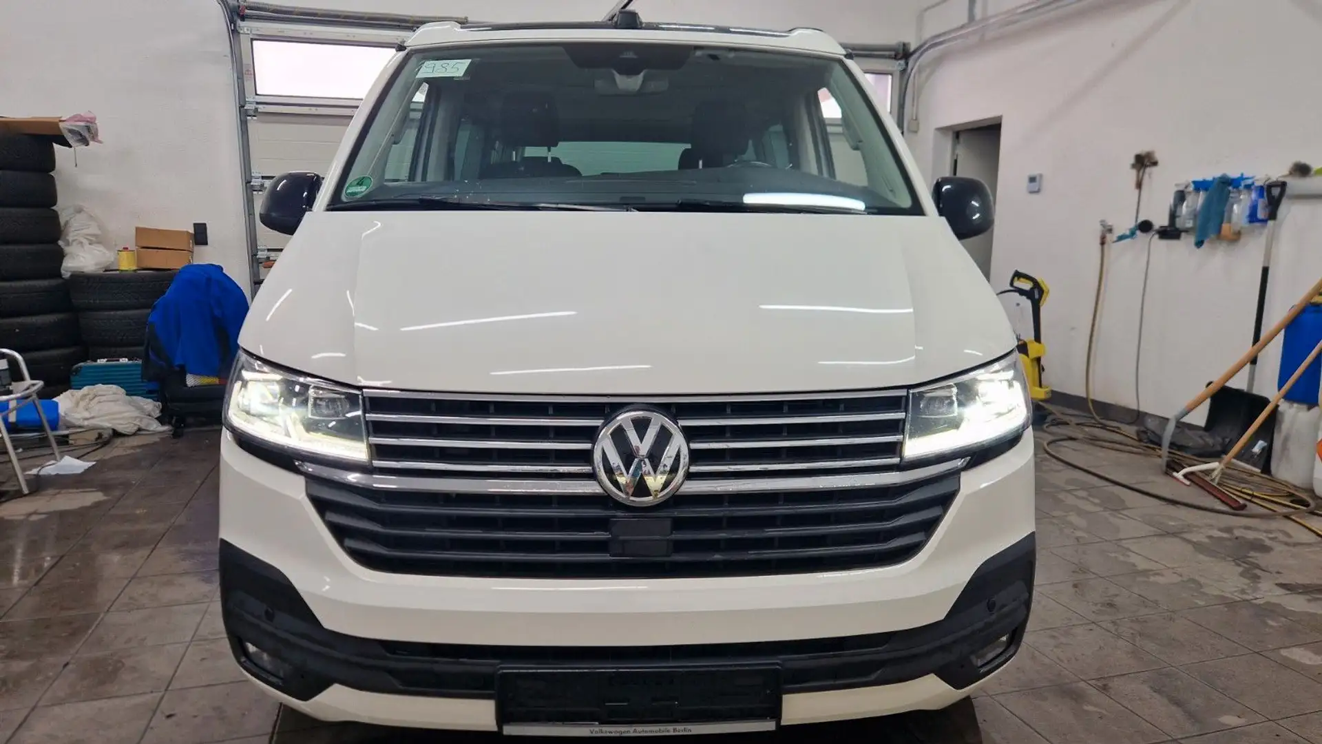 Volkswagen T6 California T6.1 California California Beach Camper Editon Bílá - 2