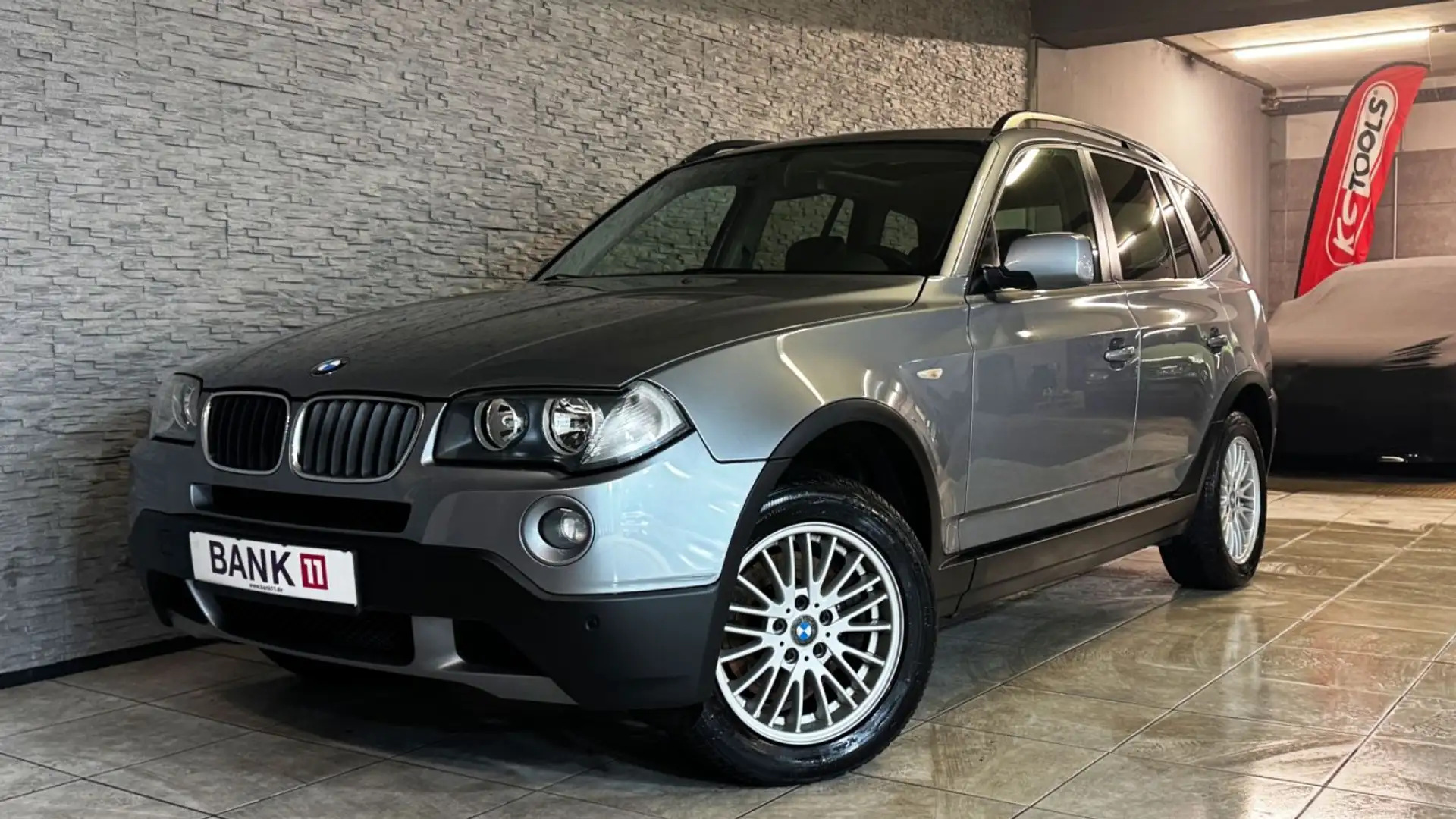 BMW X3 2.0i X-DRIVE*LEDER*SHZ*PANORAMA*ALU*GARANTIE! Grau - 1