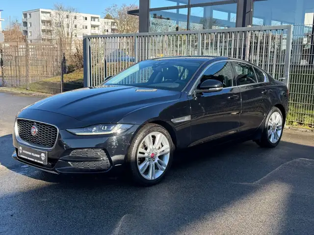 Jaguar XE 250 SE AUTOMATIK/NAVI/LEDER/KAMERA/LED!!!