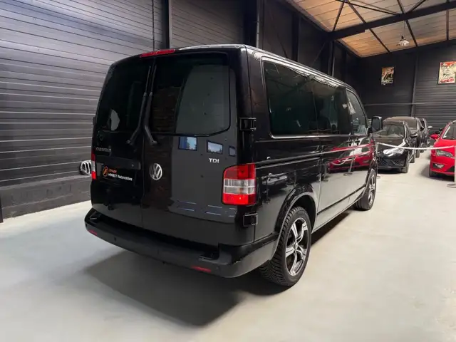 Volkswagen Transporter view 6