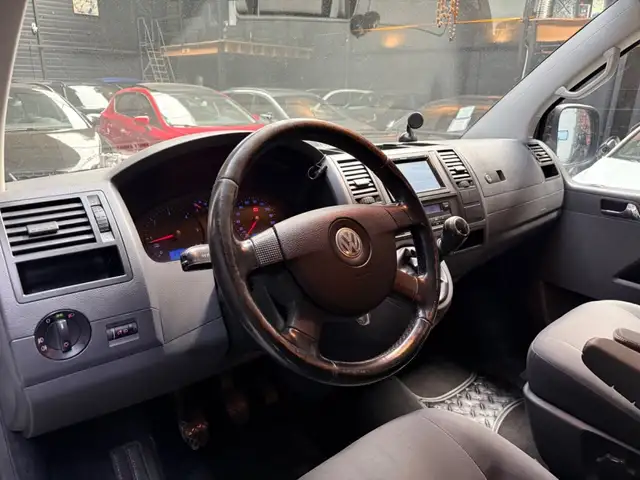 Volkswagen Transporter view 9