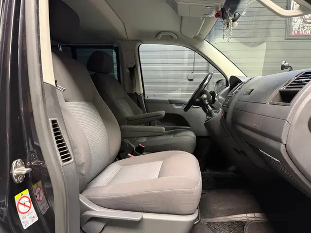 Volkswagen Transporter view 13