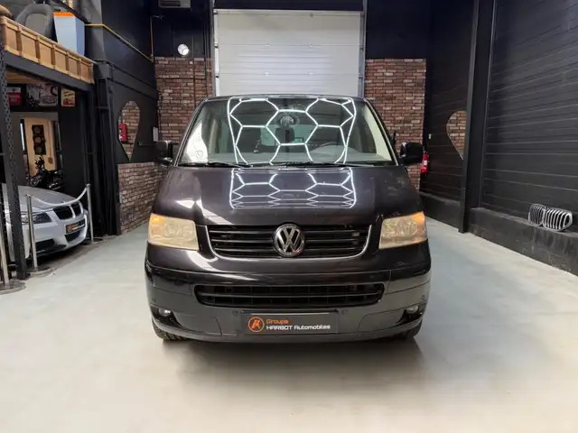 Volkswagen Transporter view 2