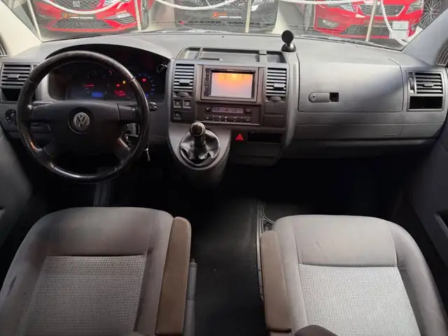 Volkswagen Transporter view 16