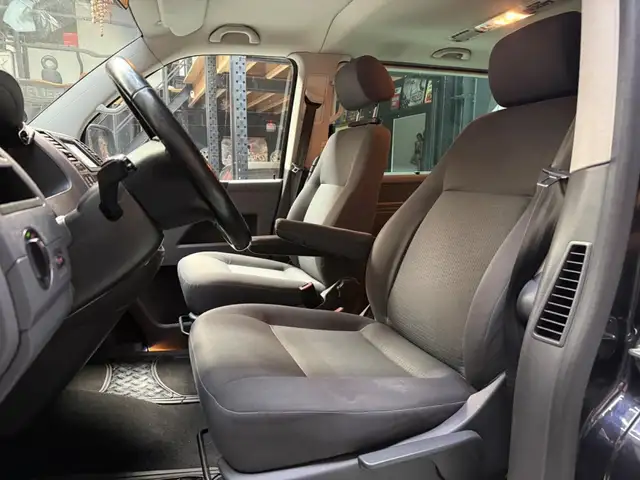 Volkswagen Transporter view 7