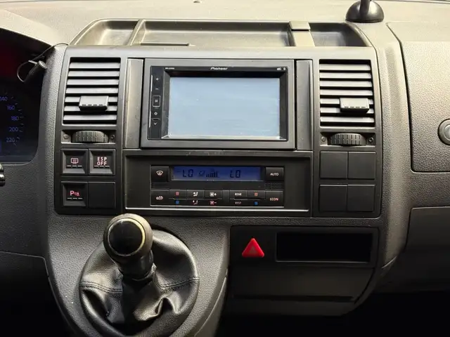 Volkswagen Transporter view 21