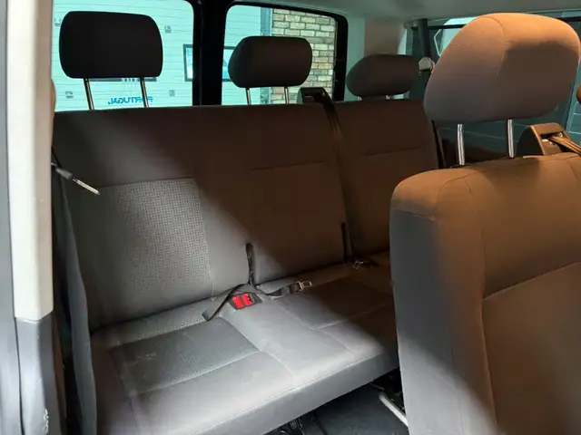 Volkswagen Transporter view 12