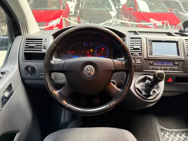 Volkswagen Transporter view 18