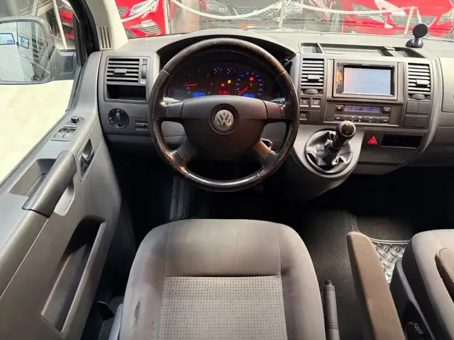 Volkswagen Transporter view 17