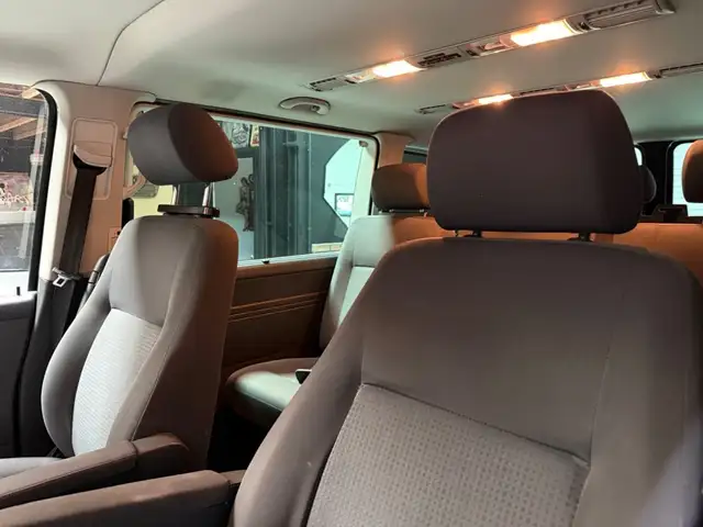 Volkswagen Transporter view 8