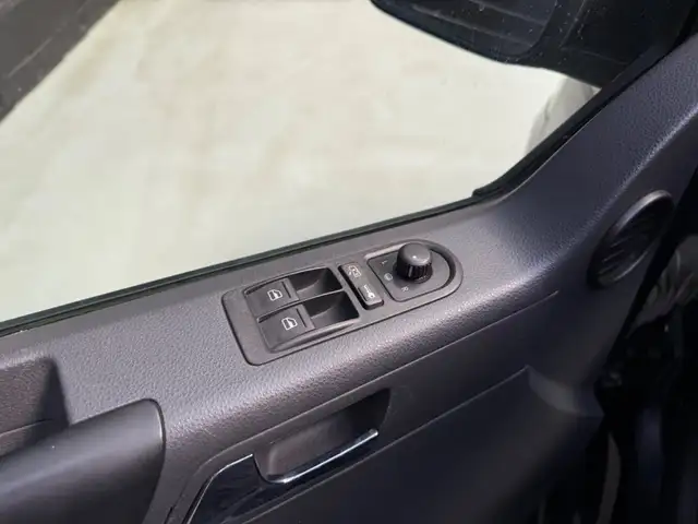 Volkswagen Transporter view 26