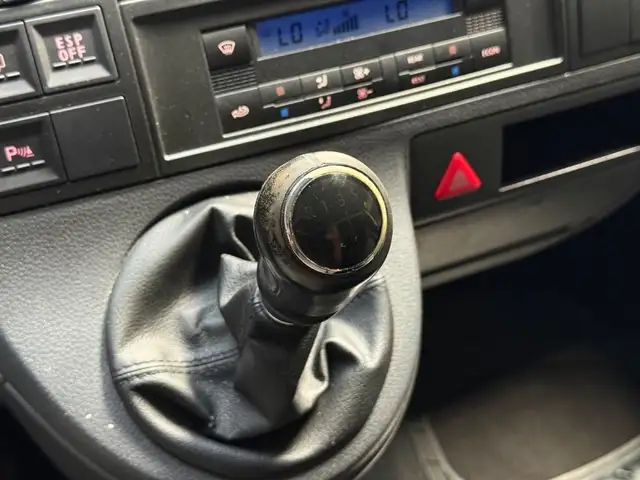 Volkswagen Transporter view 23