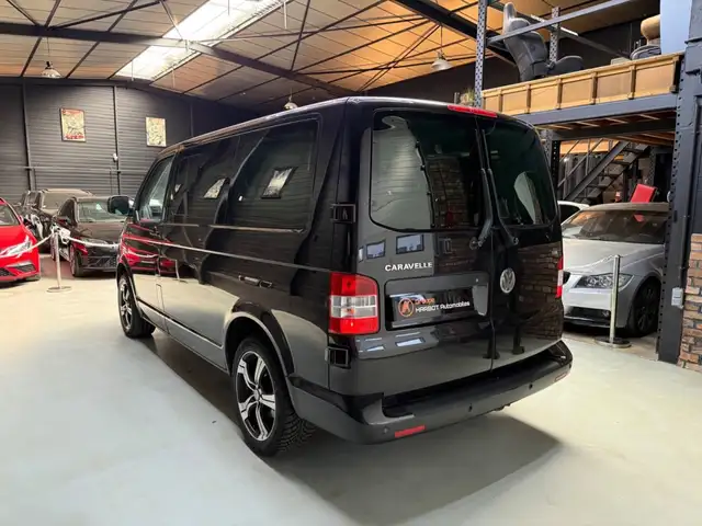 Volkswagen Transporter view 4