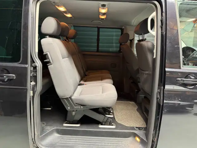 Volkswagen Transporter view 11