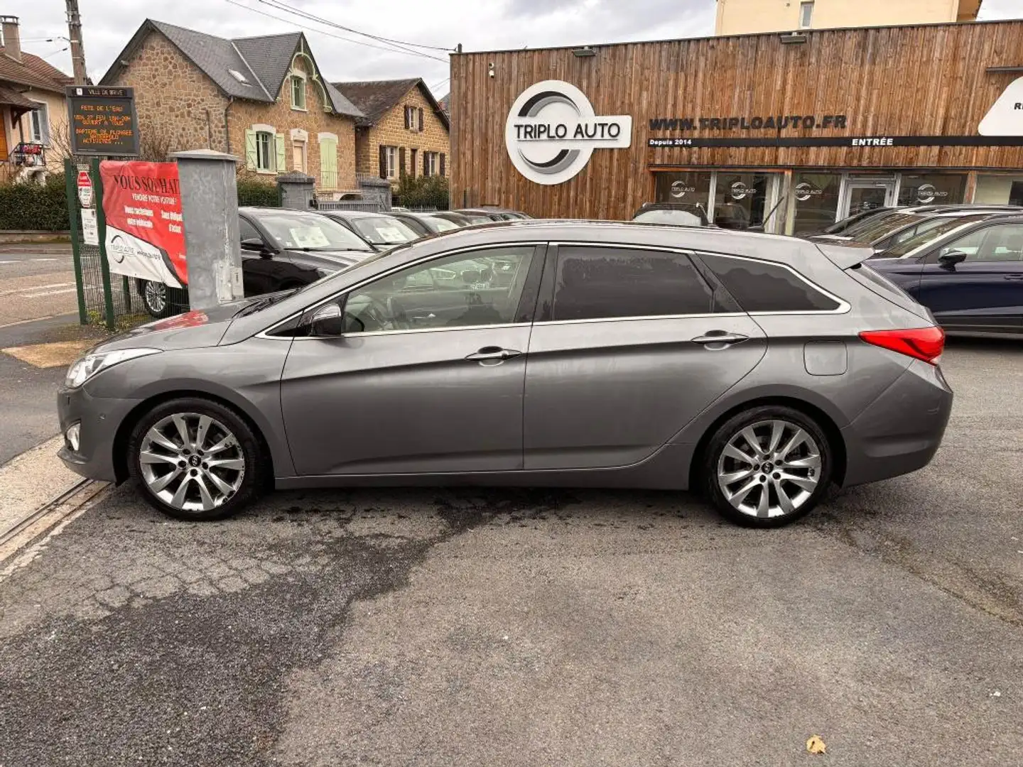 Hyundai i40 SW 1.7 CRDI FAP - 136 Pack Premium Limited clim + camera AR + siege chauffant Gris - 2