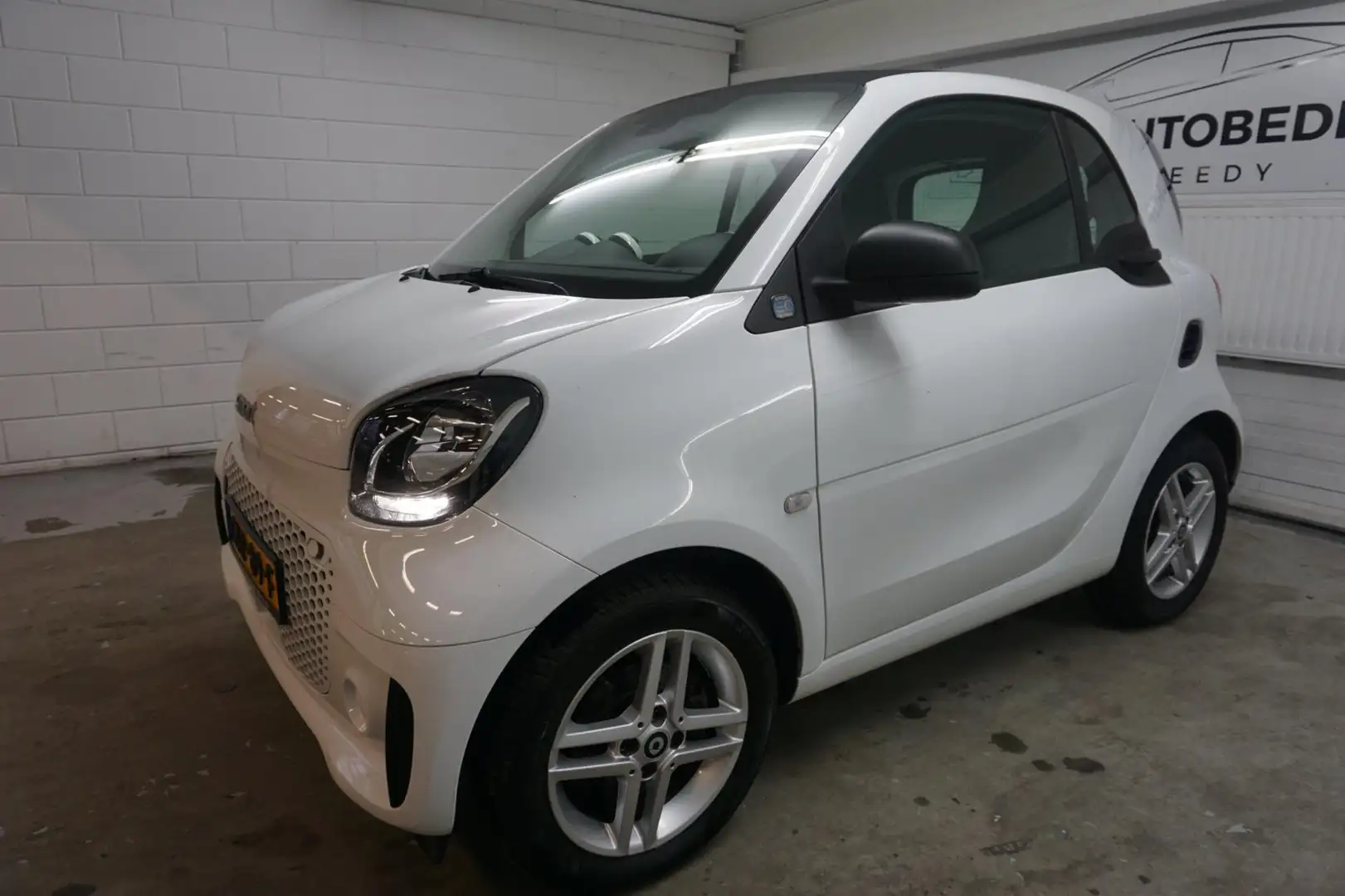 smart forTwo EQ Comfort PLUS 18 kWh / AIRCO /€5743 EX BTW /STOE Blanc - 1