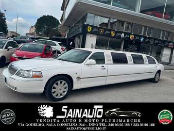 Lincoln limousine town car possibilita' di noleggi