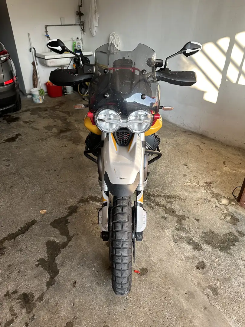 Moto Guzzi V 85 TT evocative graphics Jaune - 1