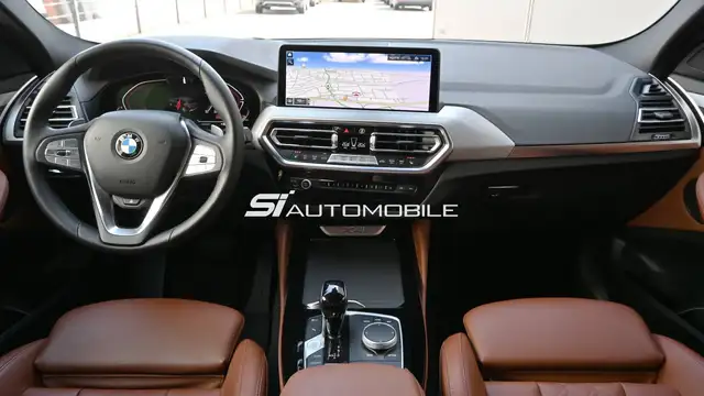 BMW X4 view 11