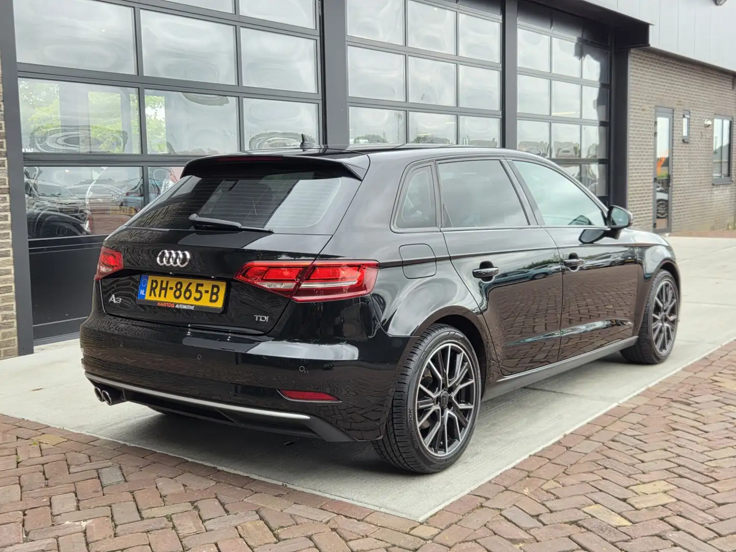 Audi A3 Sportback 2.0 TDI Design Pro Line DSG Aut | Leder Zwart - 2
