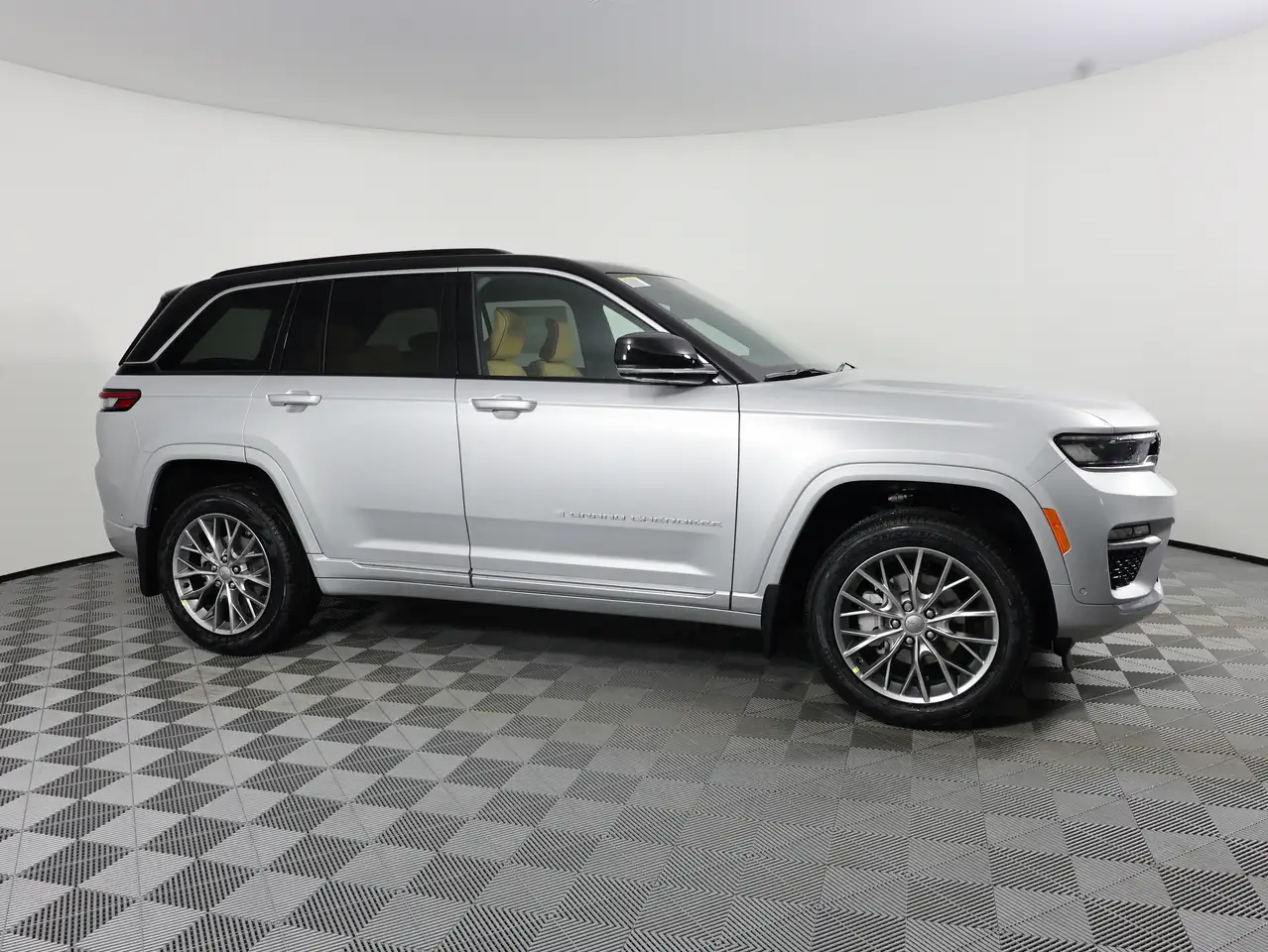 Jeep Grand Cherokee снимка Jeep Grand Cherokee