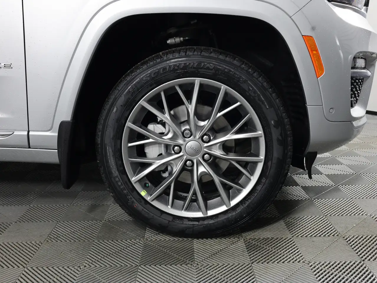 Jeep Grand Cherokee снимка Jeep Grand Cherokee