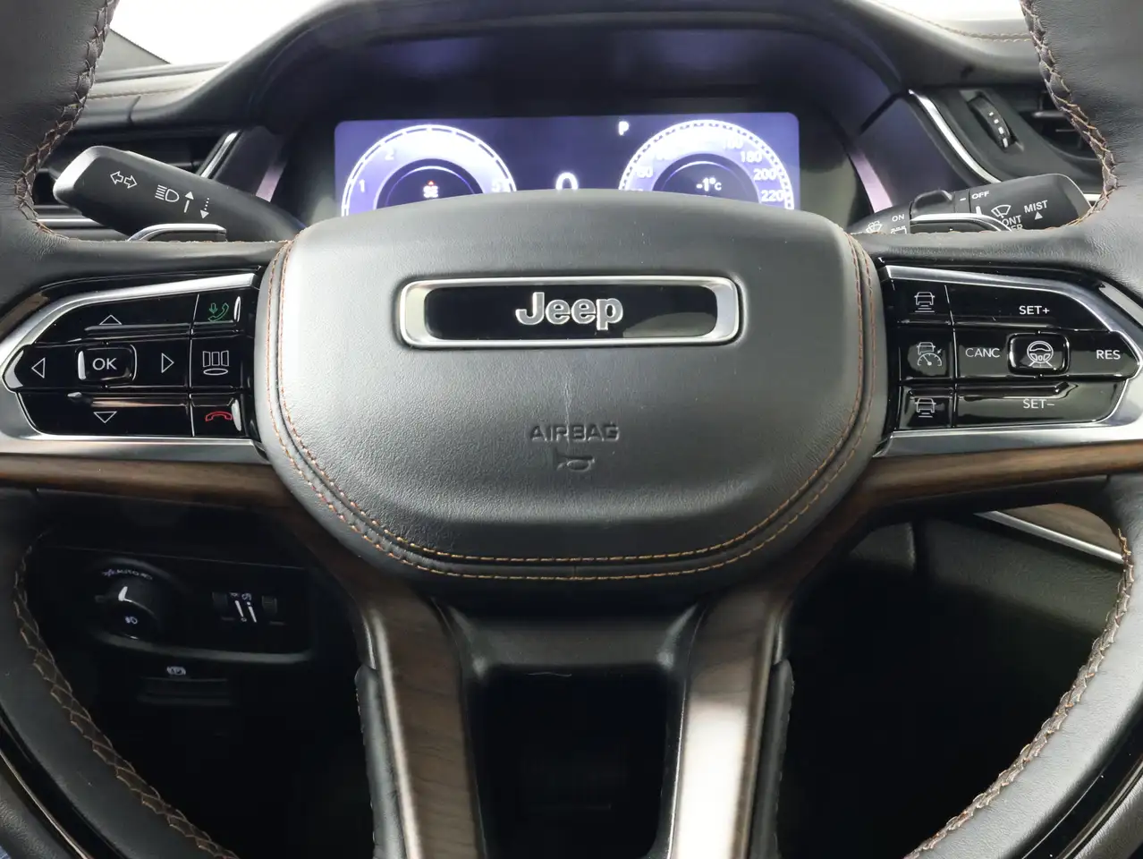 Jeep Grand Cherokee снимка Jeep Grand Cherokee