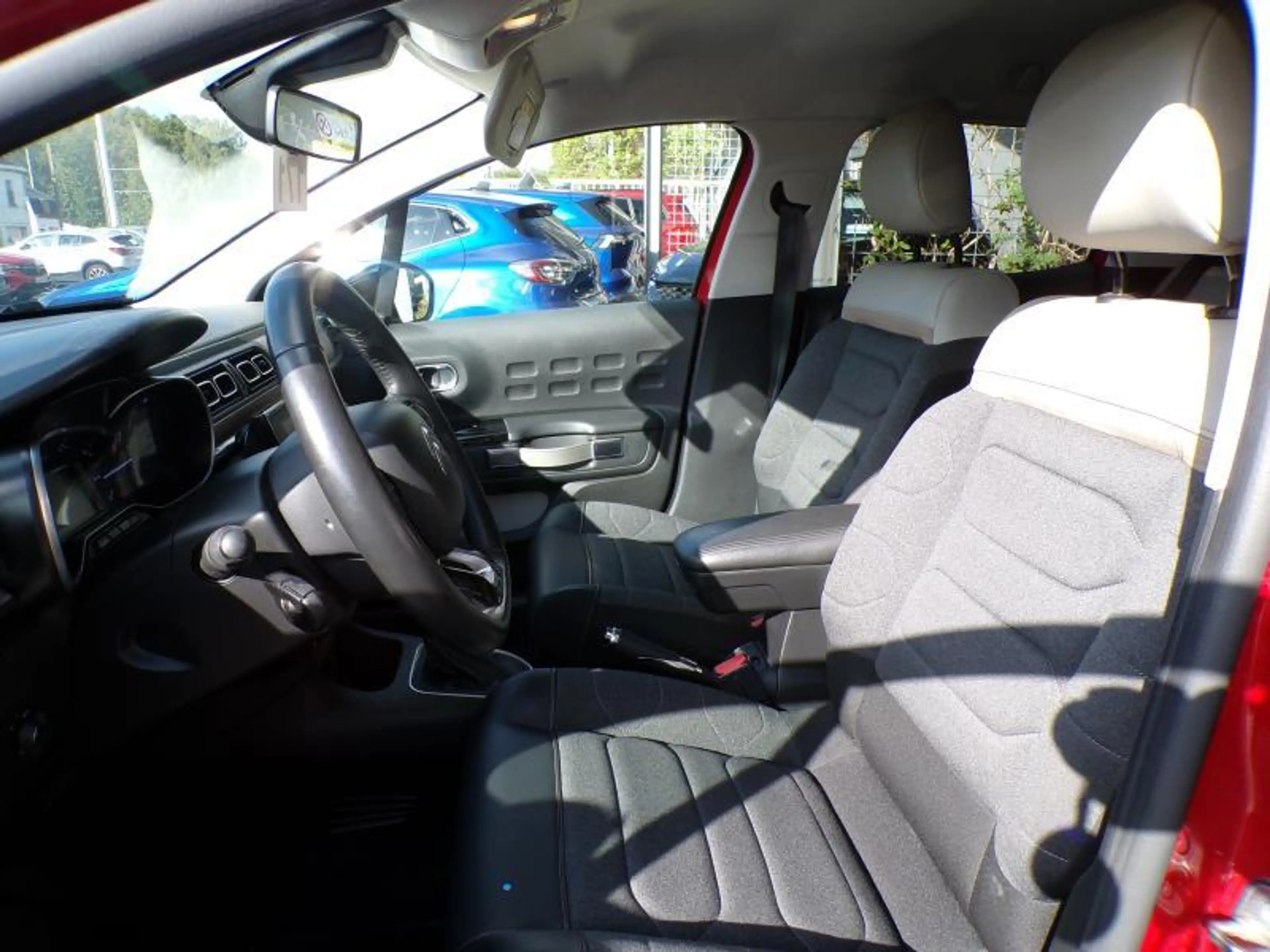 Citroen C3 1.2 110cv Automatique rouge 10/22 56572km Airco — photo 7