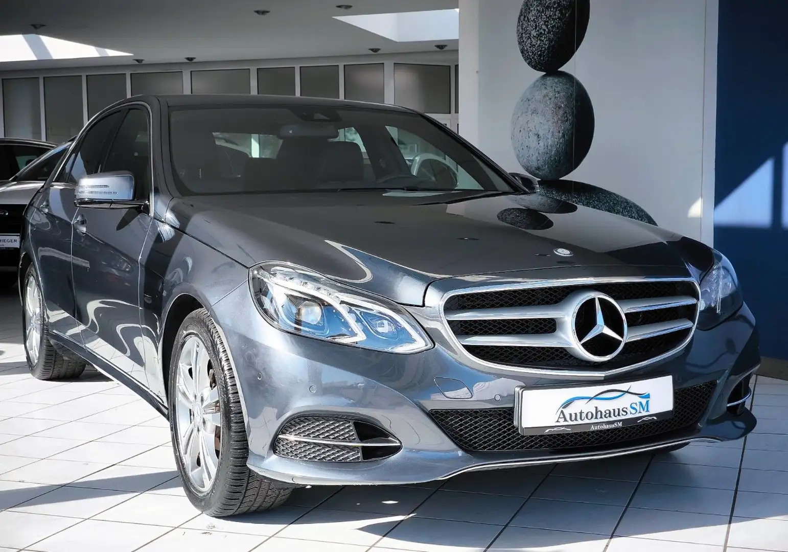 Mercedes-Benz E 200 Cdi Avantgarde*BiXenon*2 Hand* Grau - 1