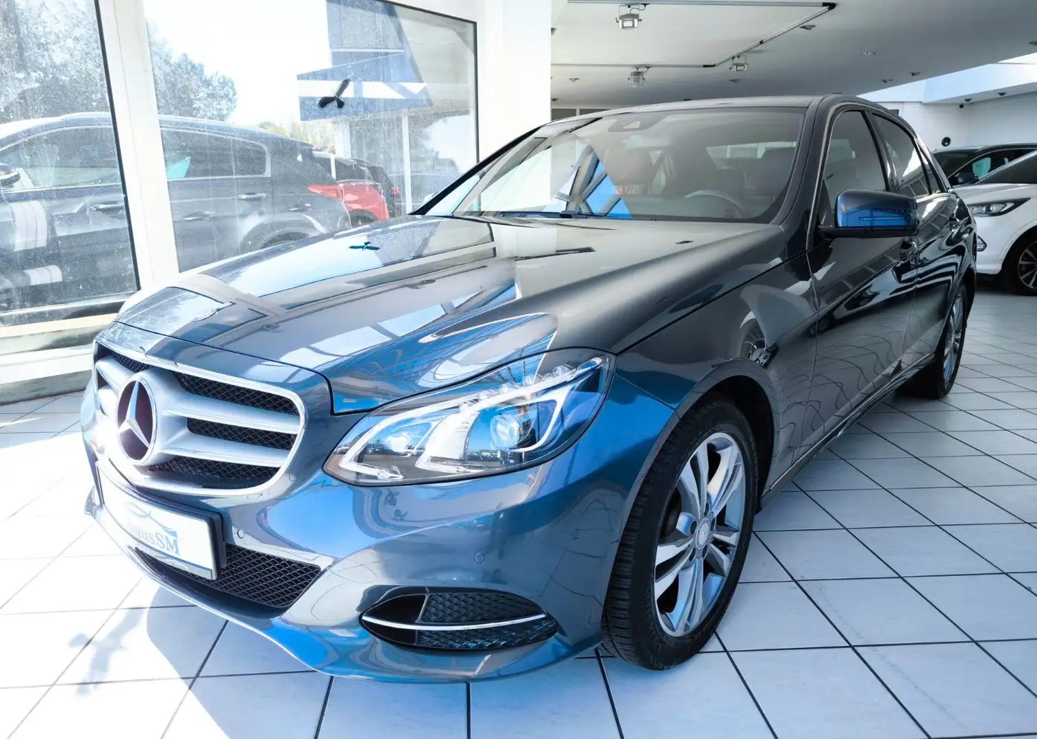 Mercedes-Benz E 200 Cdi Avantgarde*BiXenon*2 Hand* Grau - 2