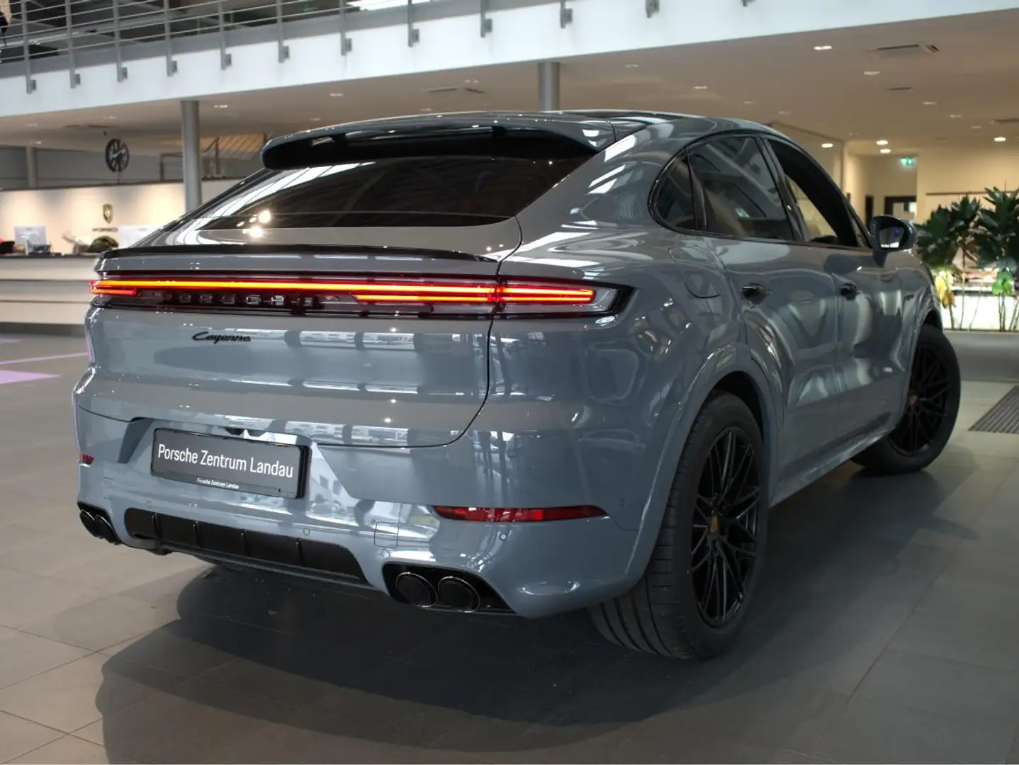 Porsche Cayenne E-Hybrid Coupe Grau - 2