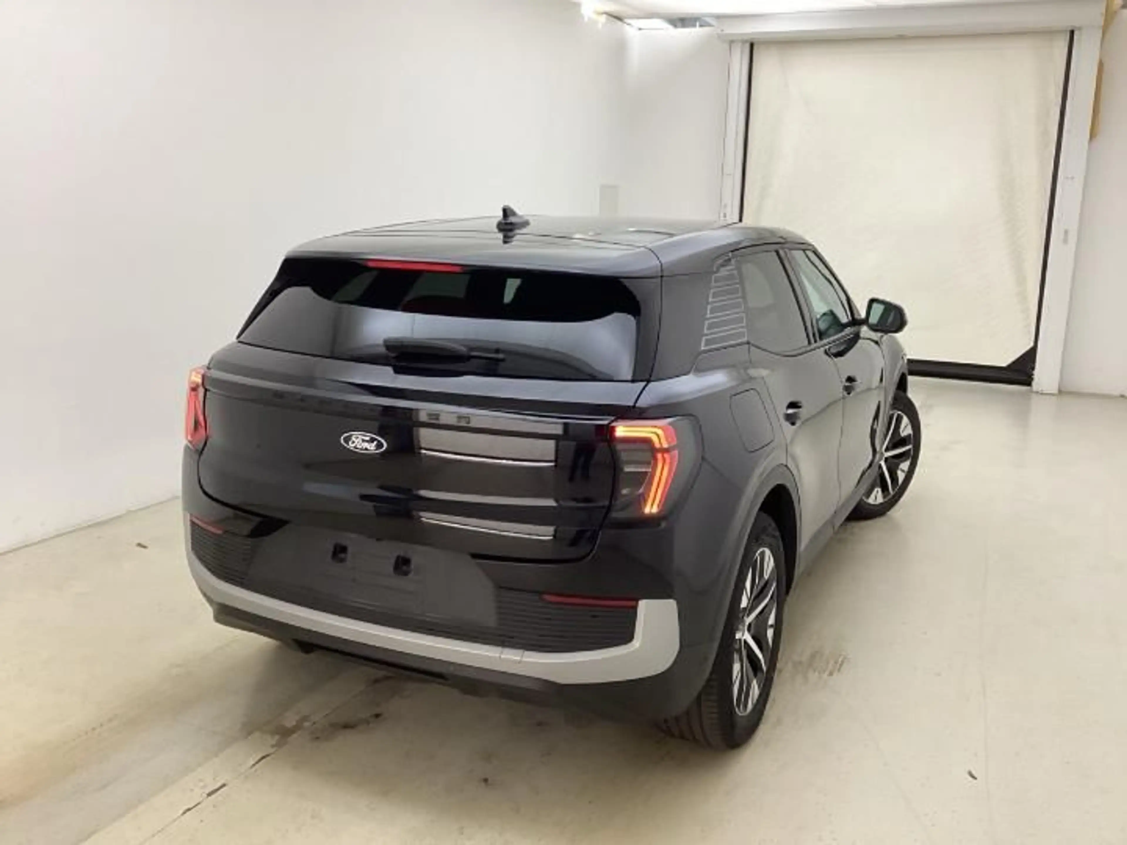 Ford Explorer AWD — photo 2