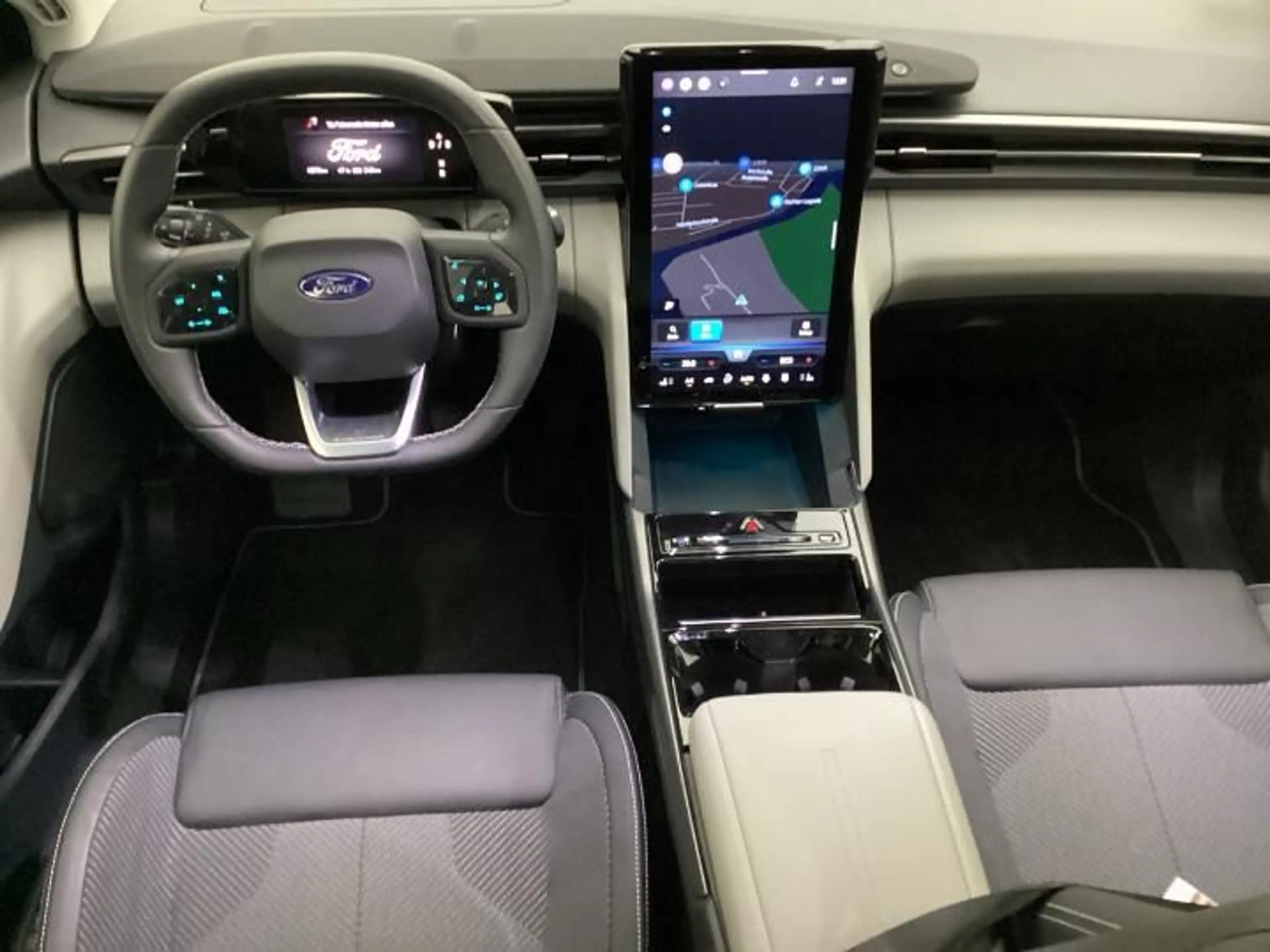 Ford Explorer AWD — photo 4