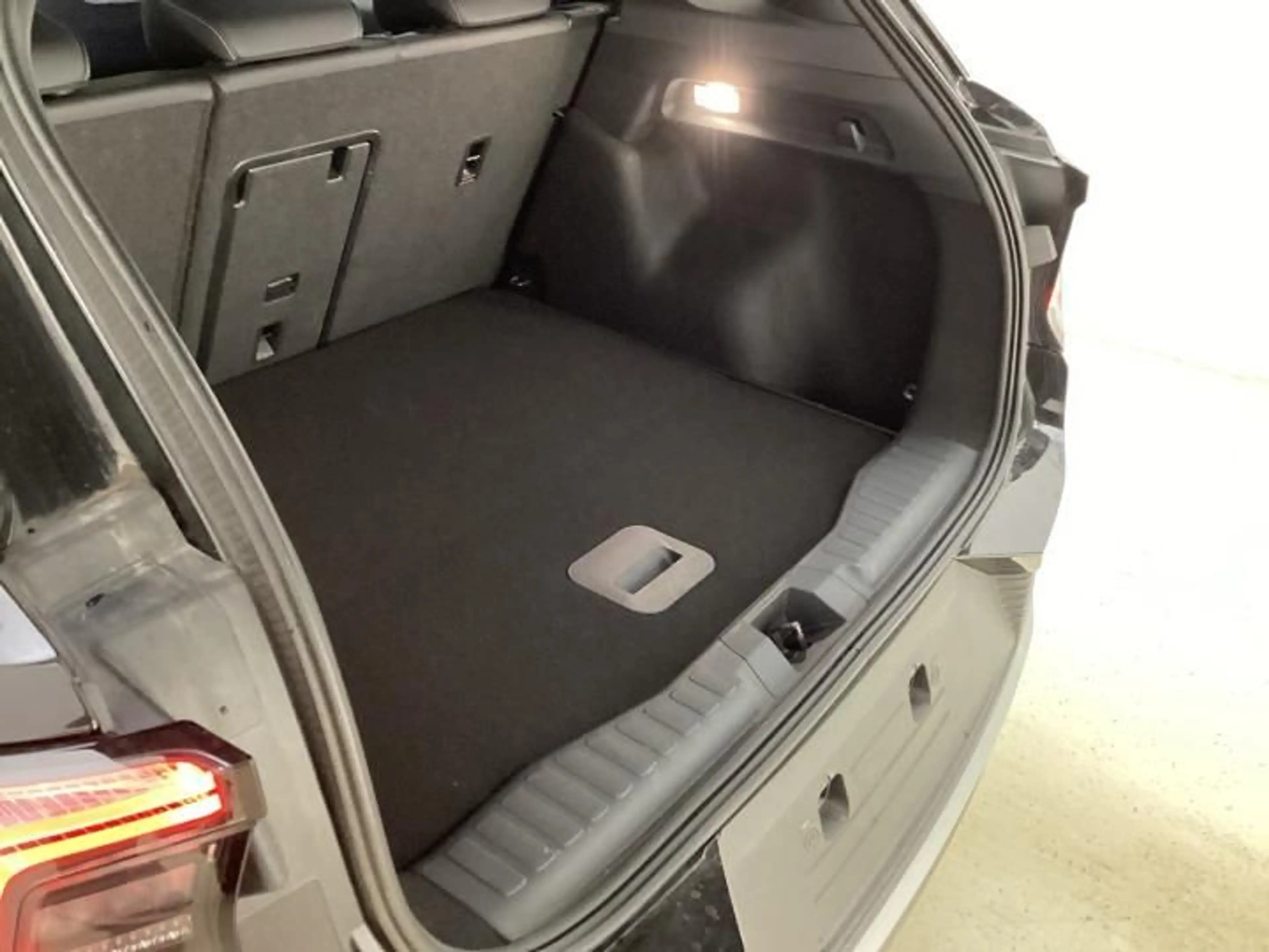 Ford Explorer AWD — photo 3