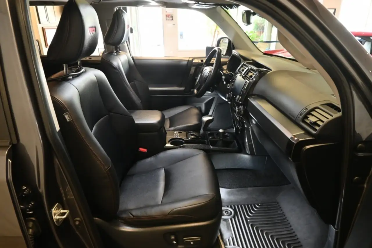 Toyota 4-Runner снимка Toyota 4-Runner
