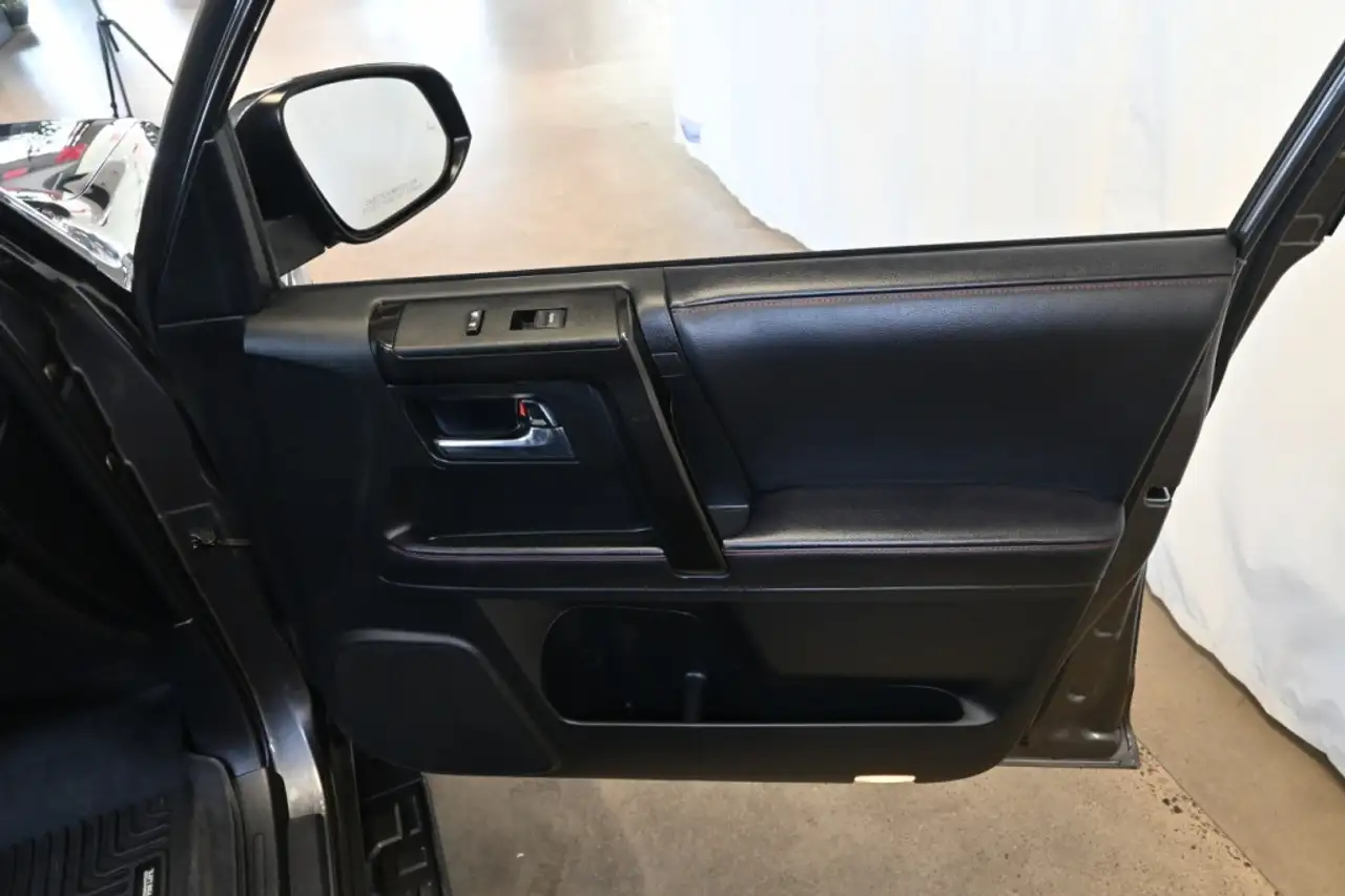 Toyota 4-Runner снимка Toyota 4-Runner