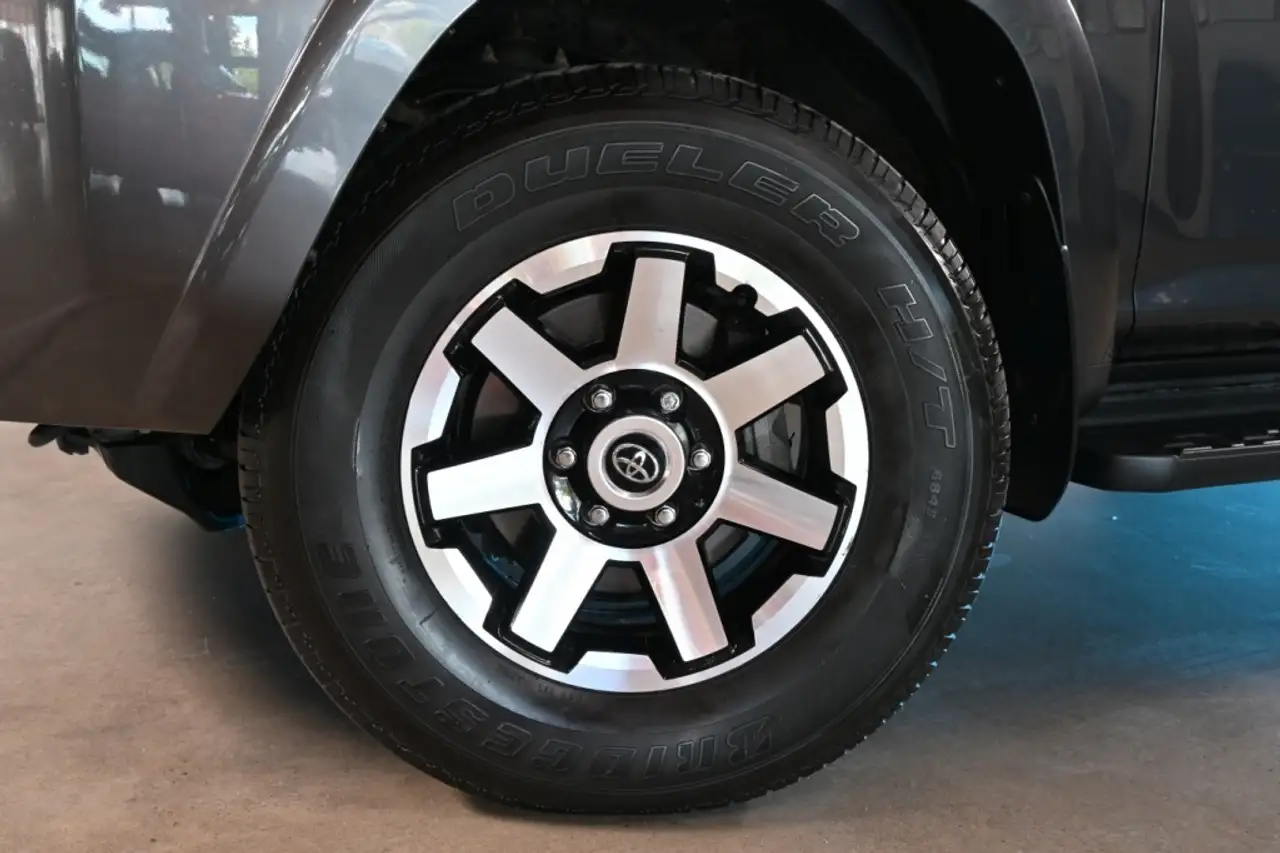 Toyota 4-Runner снимка Toyota 4-Runner