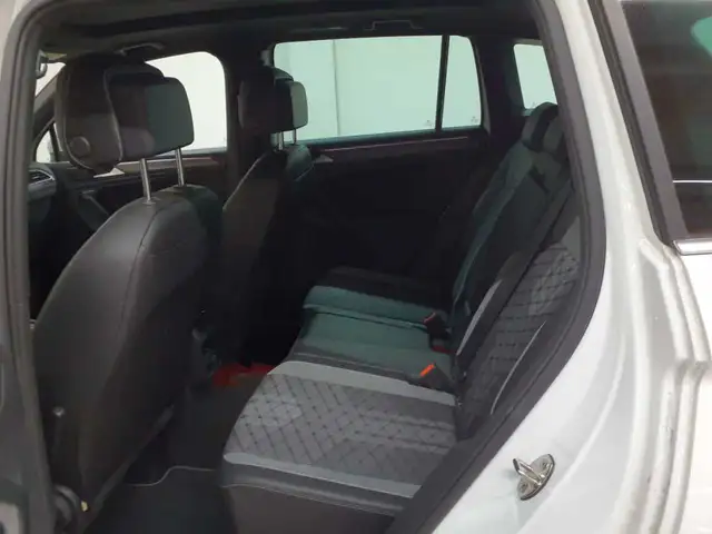 Volkswagen Tiguan view 13