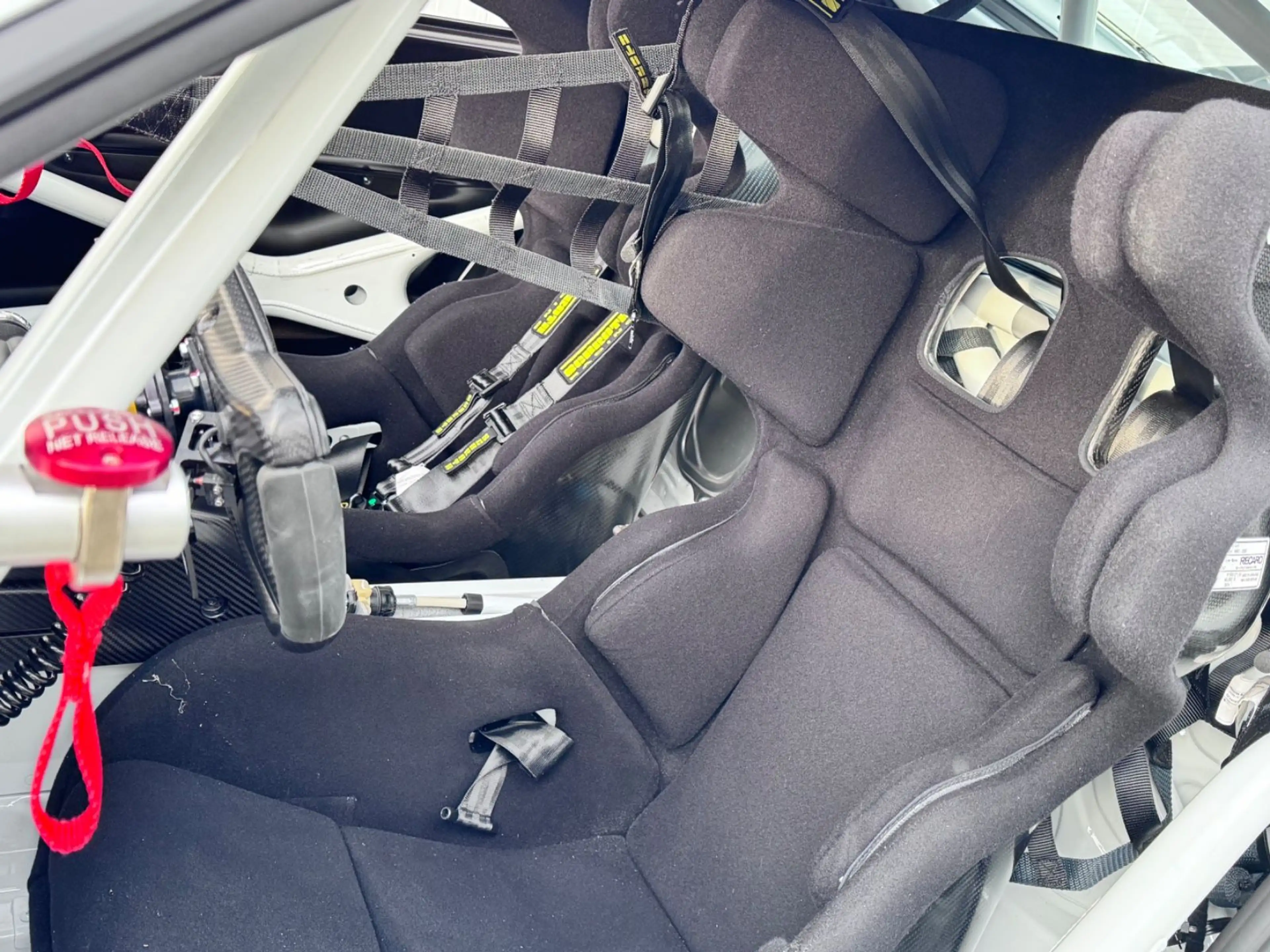 Porsche Cayman GT4 RS CS Rennwagen — photo 7