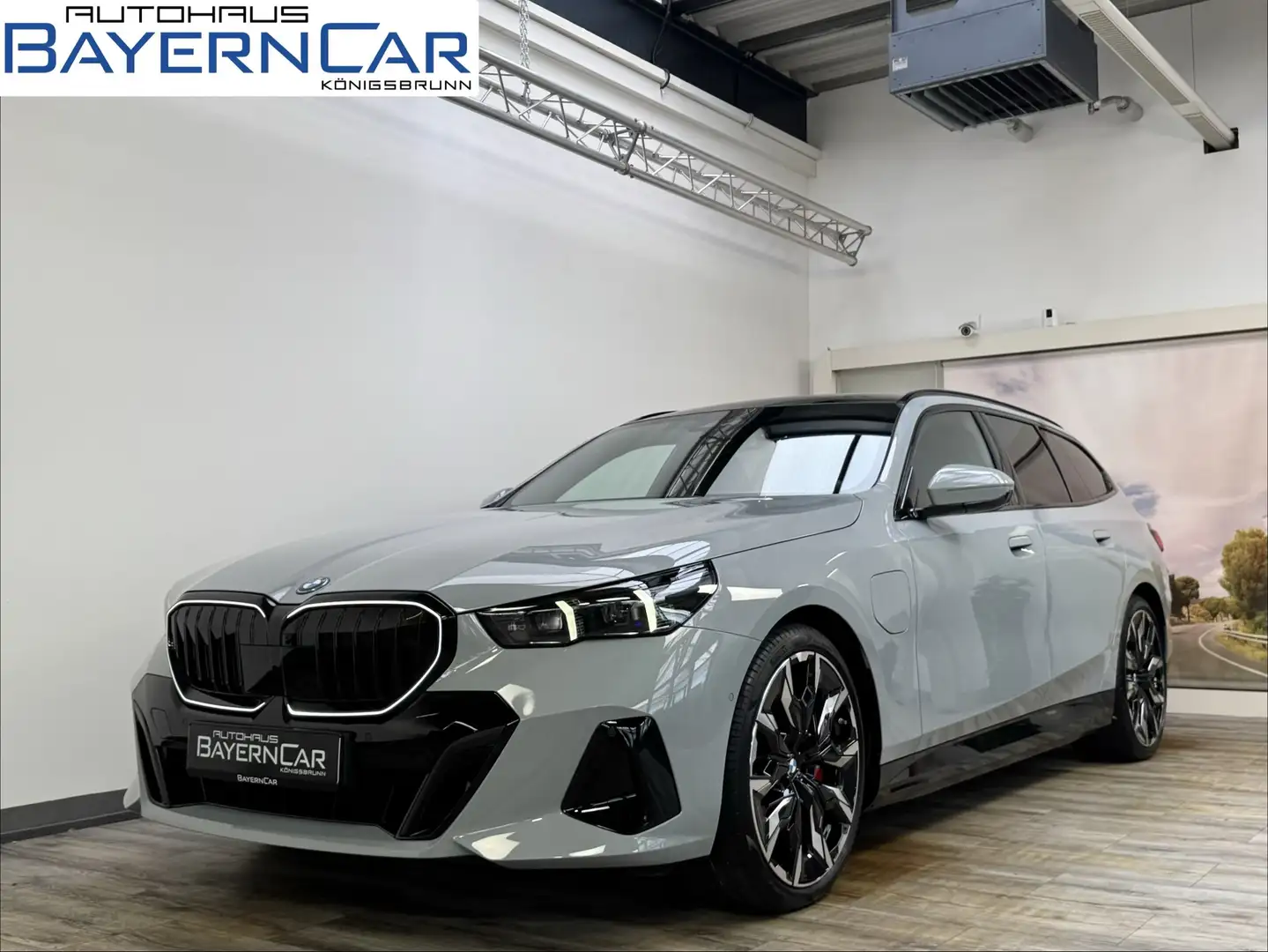 BMW 550 xDr. To M Sport Pro Sitzlüft AHK B&W 21Zoll Gri - 1