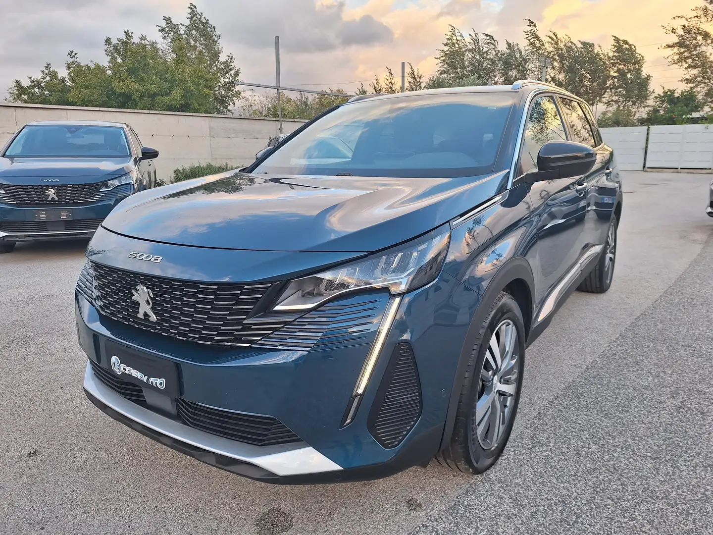 Peugeot 5008 ALLURE PACK 1.5 hdi 130cv EAT8 NAV+RETROCAM Bleu - 1