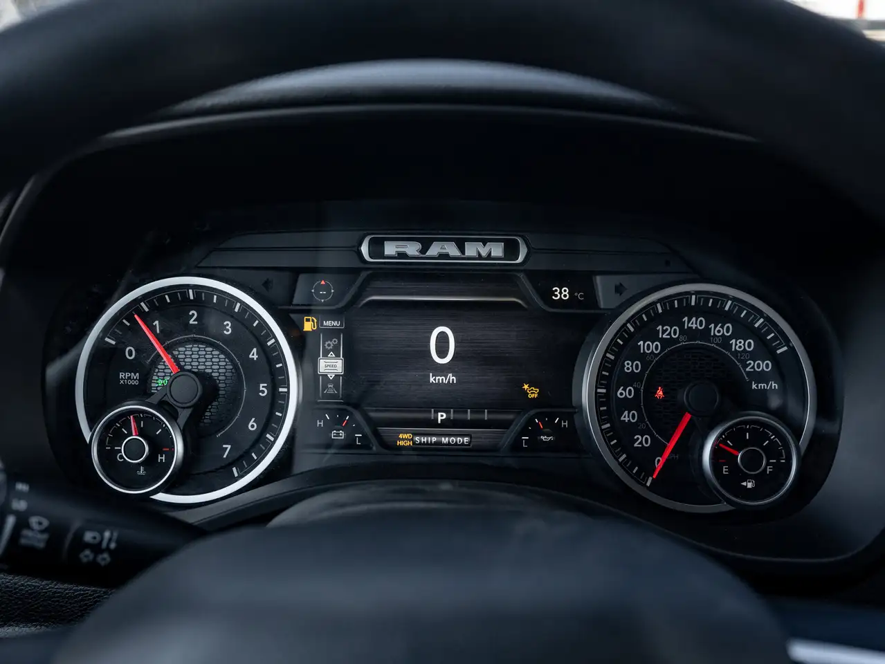 RAM 1500 снимка RAM 1500