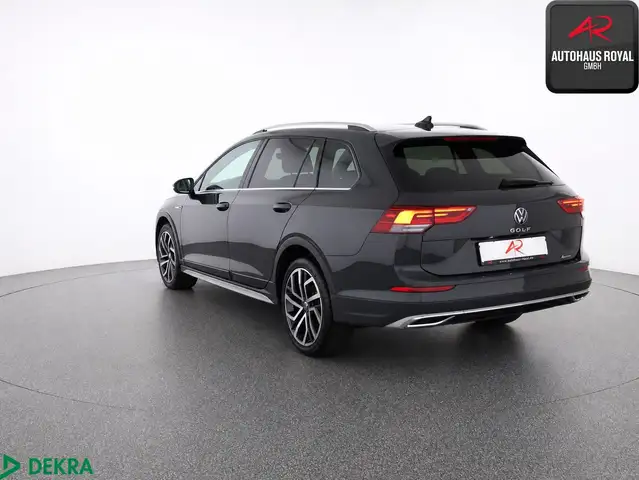 Volkswagen Golf view 3