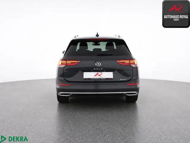 Volkswagen Golf view 4