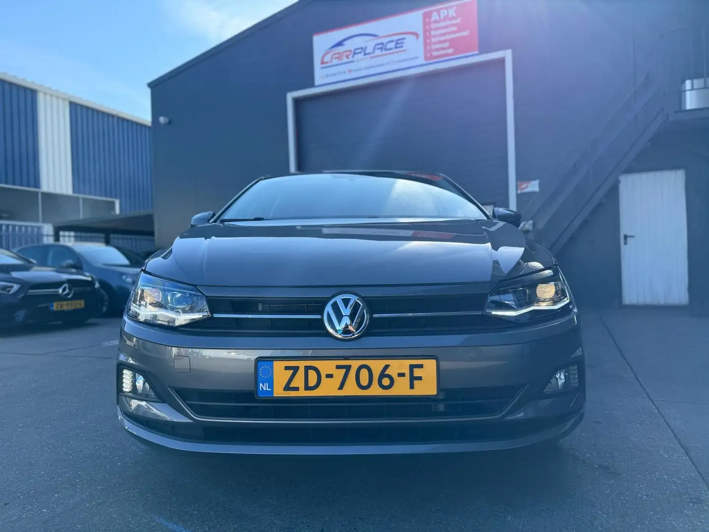 Volkswagen Polo 1.0 TSI R line 2019 DSG 129 NAP APK Grijs - 2