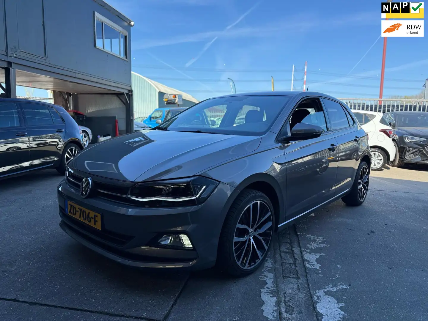 Volkswagen Polo 1.0 TSI R line 2019 DSG 129 NAP APK Grijs - 1