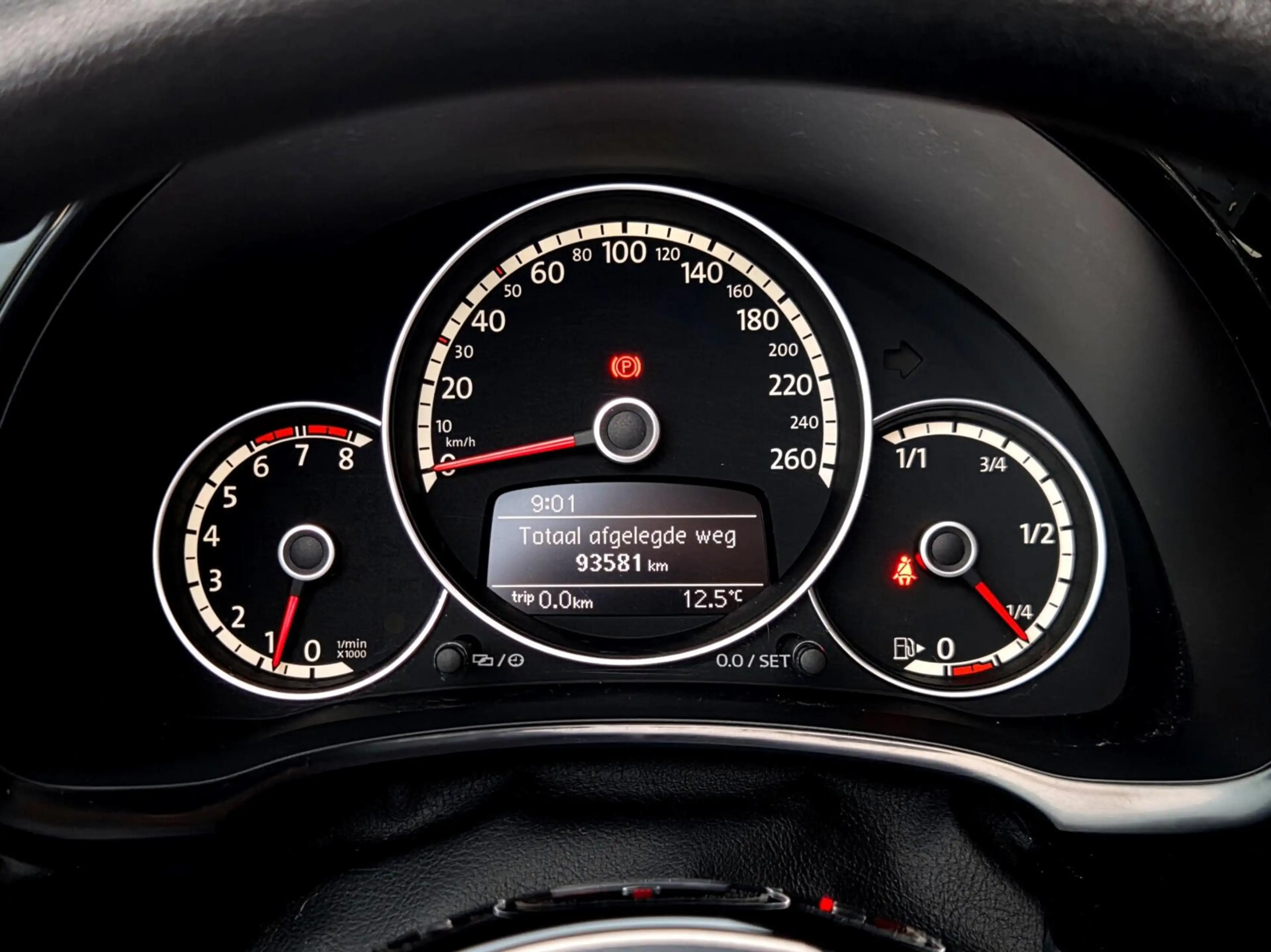 Volkswagen Beetle Cabriolet 1.2 TSI Design — photo 24
