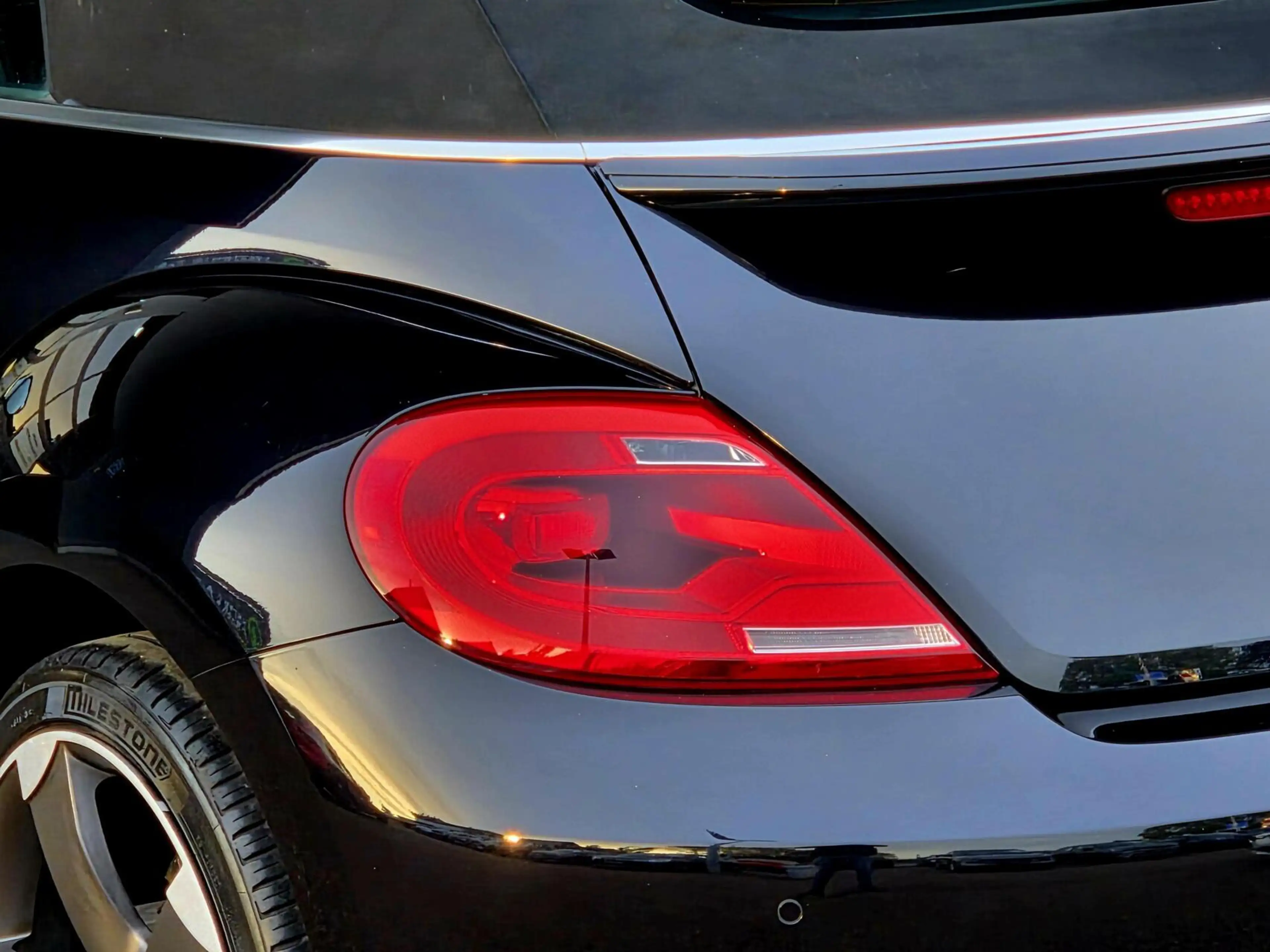 Volkswagen Beetle Cabriolet 1.2 TSI Design — photo 25