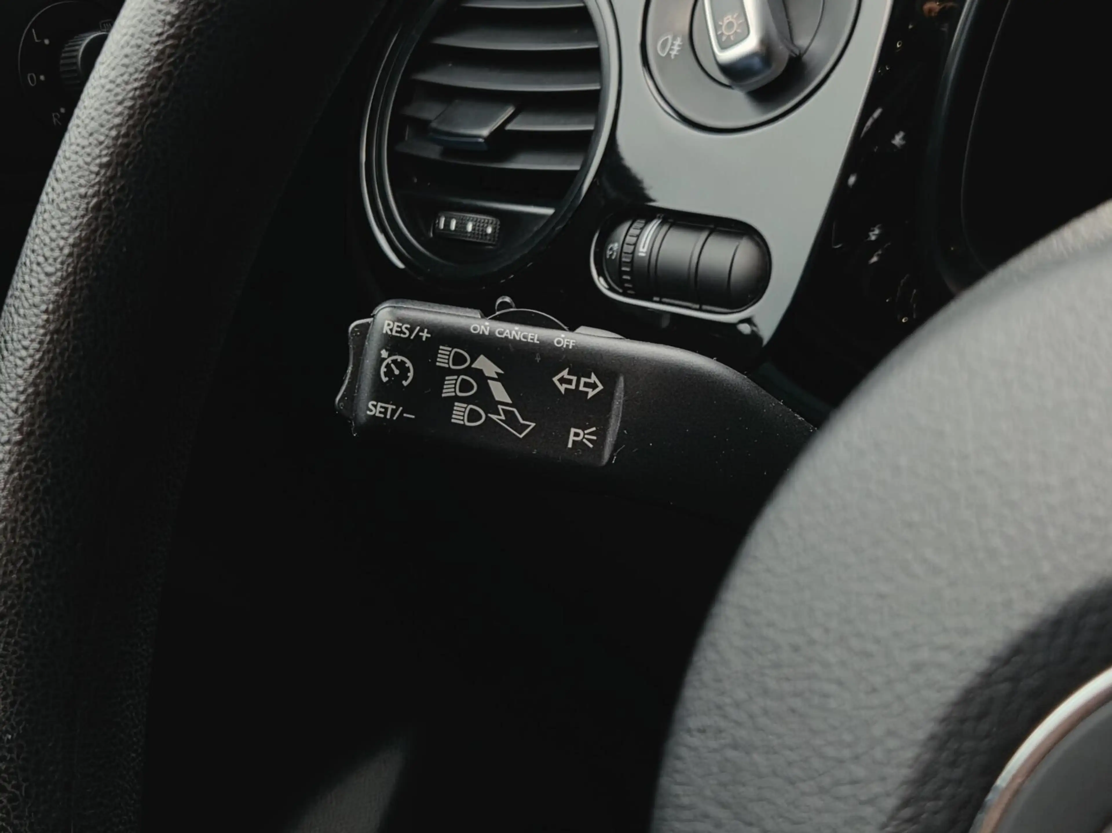 Volkswagen Beetle Cabriolet 1.2 TSI Design — photo 19
