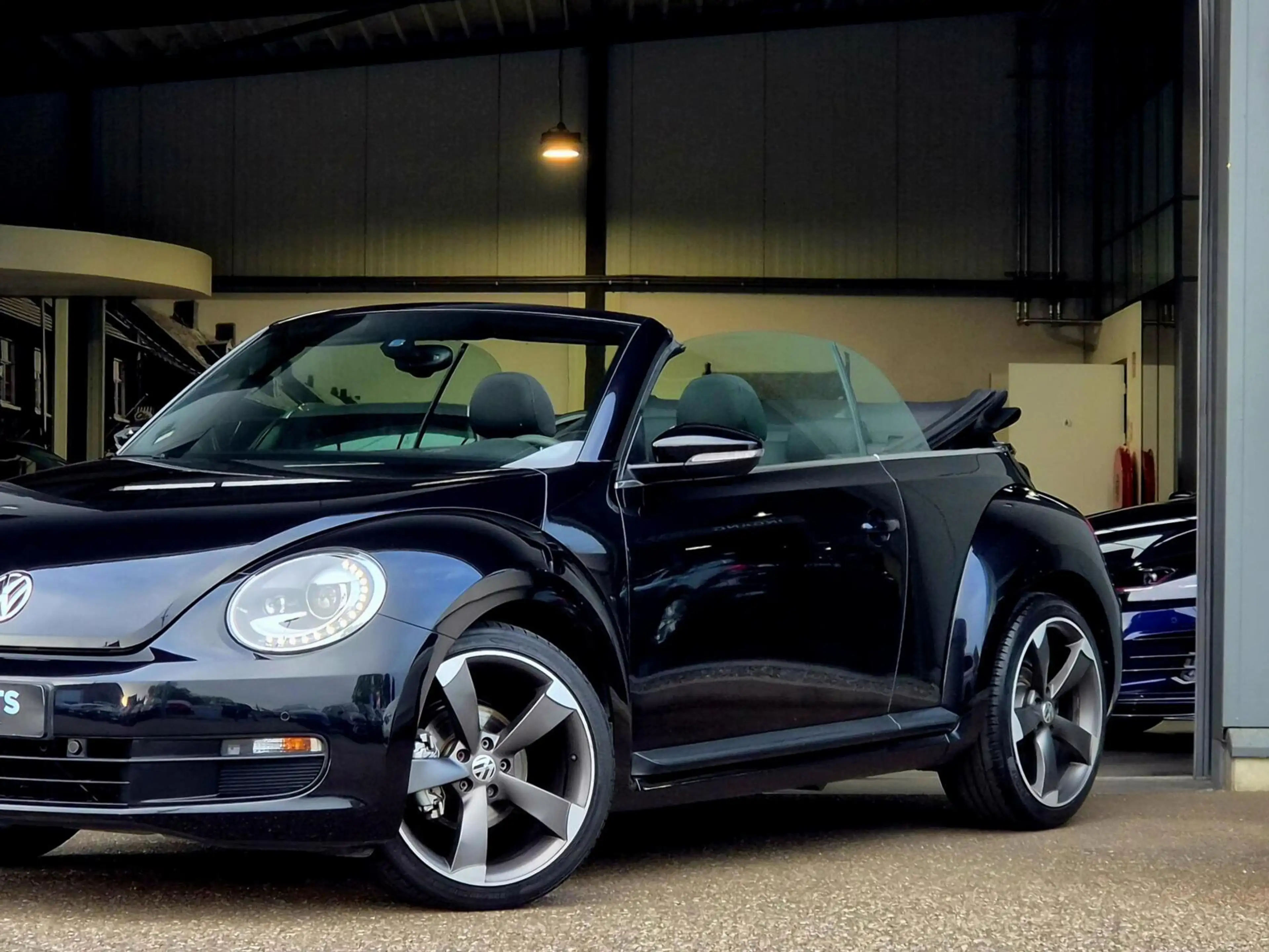 Volkswagen Beetle Cabriolet 1.2 TSI Design — photo 7